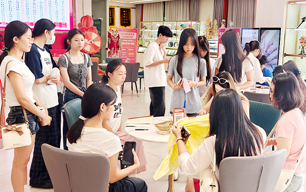 还在观望？我校秋季报名持续火爆！好专业、好就业吸引